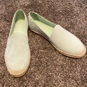 TOMS Soft Light Green Suede Espadrilles sz 8 NEW